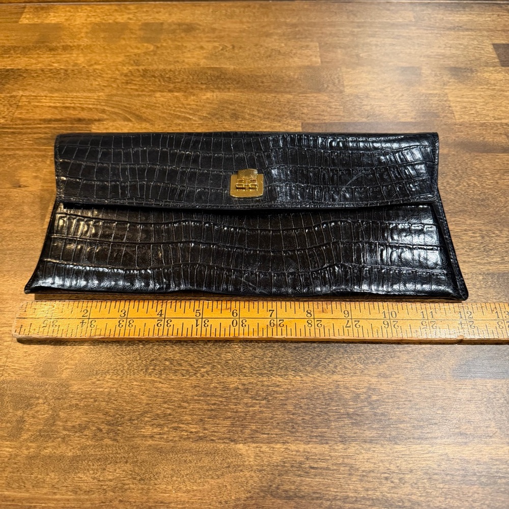 Vintage Etienne Aigner Black Leather Croc Embossed Clutch with Gold Clasp - Picture 8 of 9